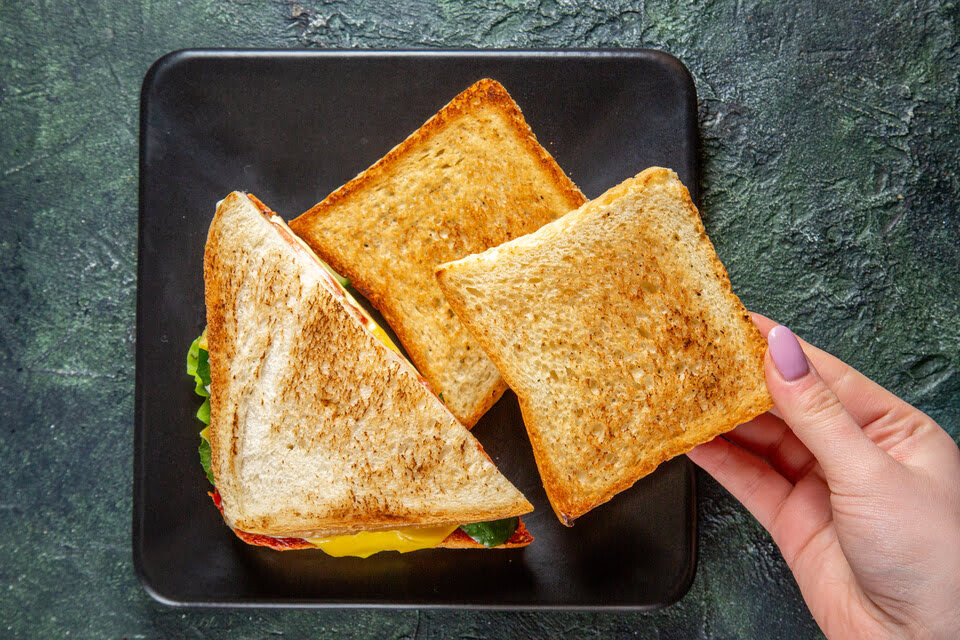Tost Makinesi Nasıl Temizlenir?